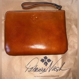 NWT Patricia Nash Cassini Clutch / Wristlet Leather Tan Bag